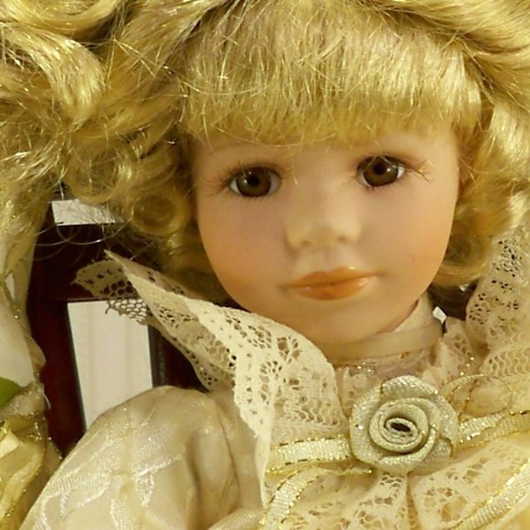 Collector"s Choice *Doll In Chair - Picture 2 of 7